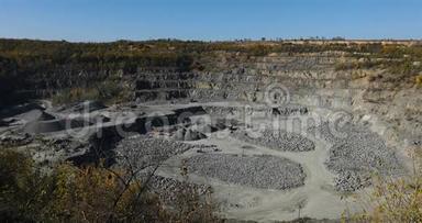 大型露天铁矿石采石场，大型采石场全景图，采石场设备